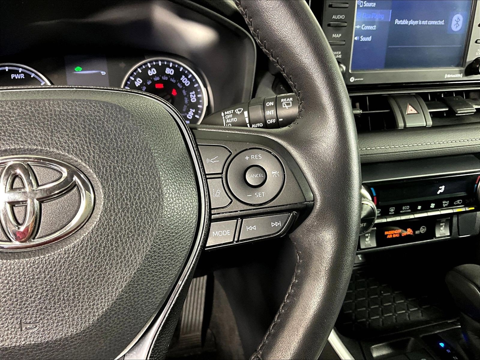 2022 Toyota RAV4 XLE - Photo 12