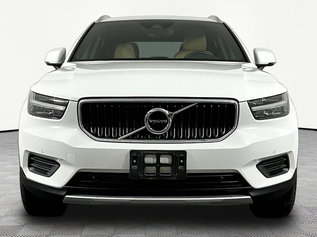 Used 2019 Volvo XC40 Momentum SUV