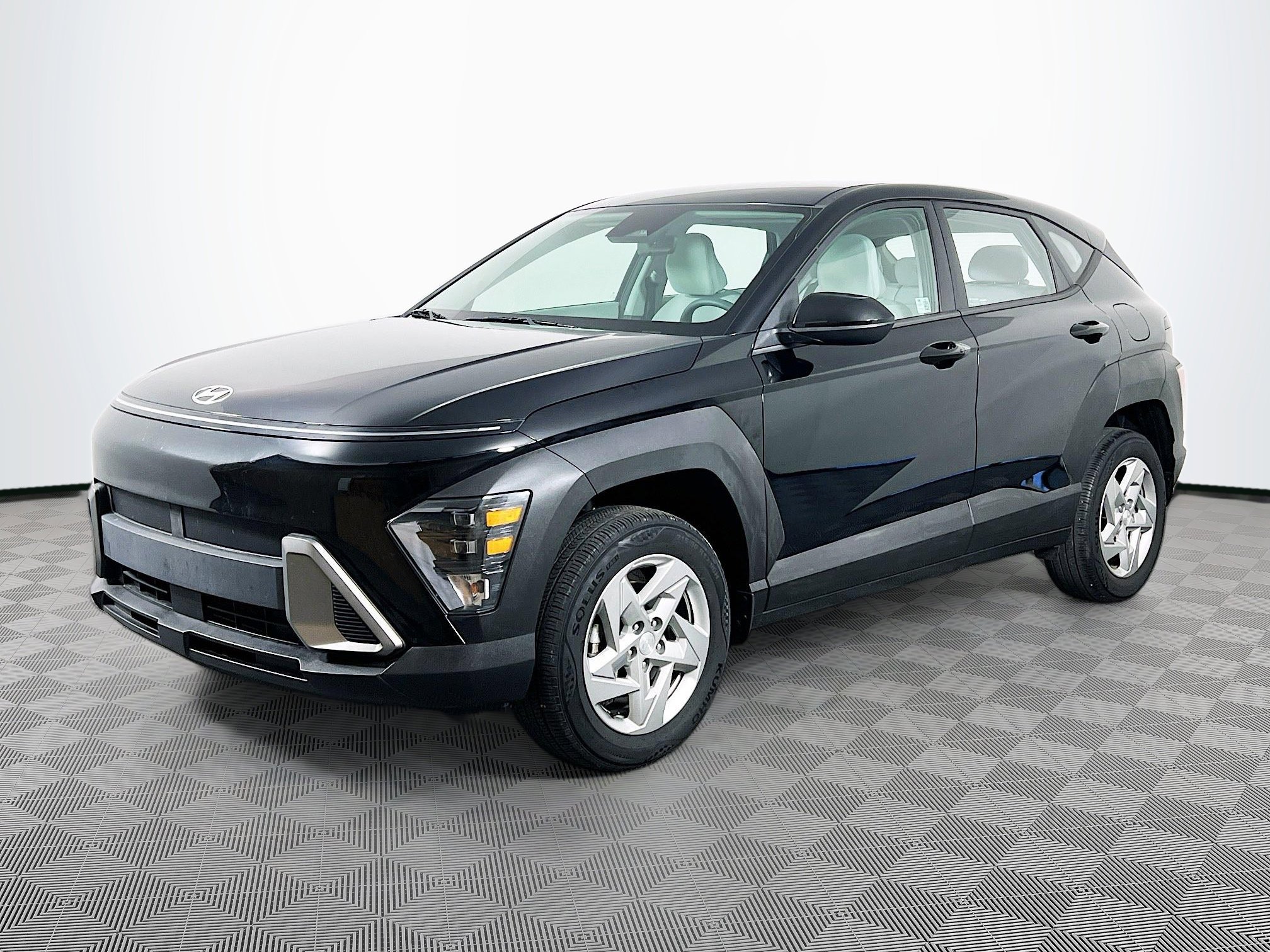 2024 Hyundai Kona SE photo 2
