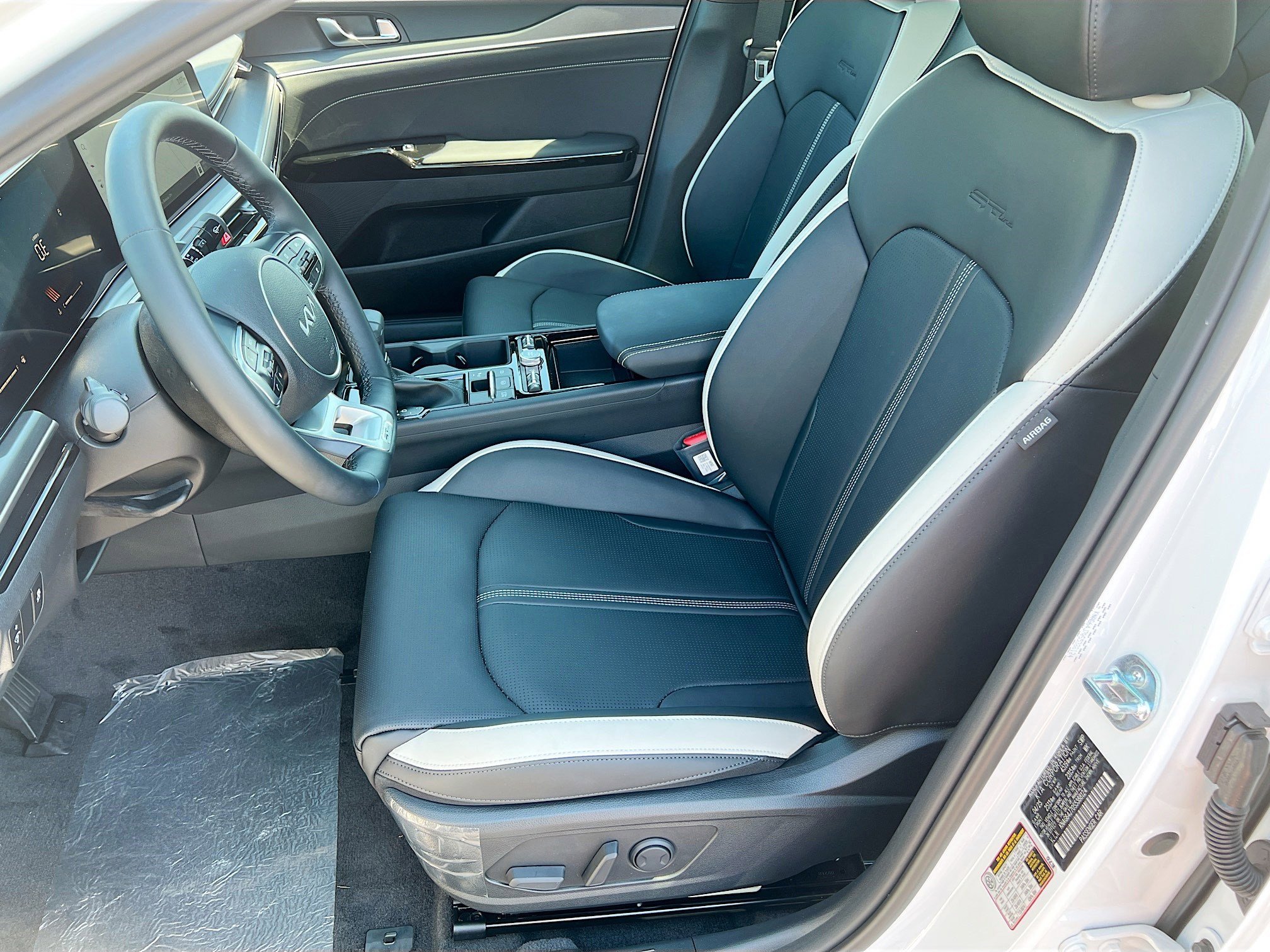 2025 Kia K5 GT-Line photo 3
