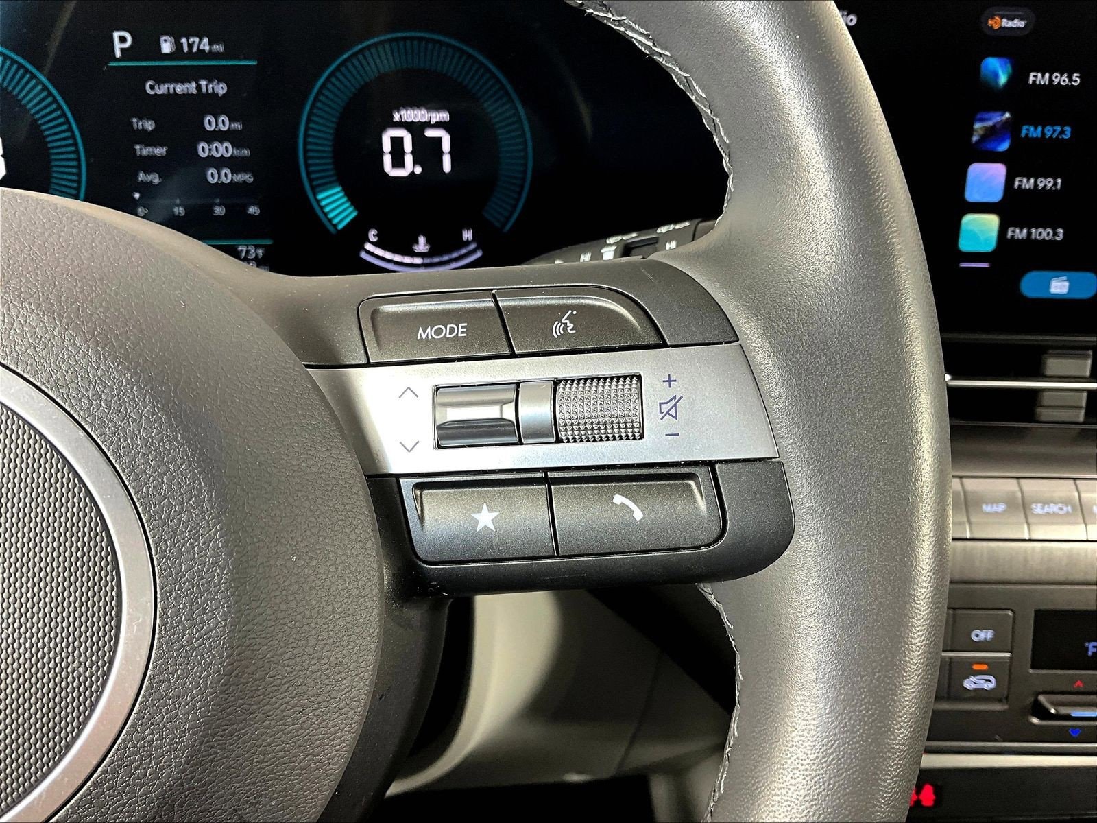 2025 Hyundai Kona SEL - Photo 11