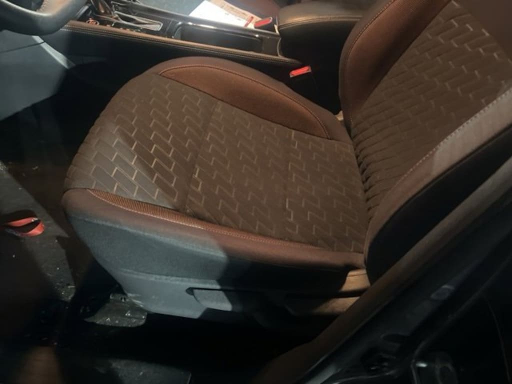 Used 2023 Nissan Kicks SR SUV