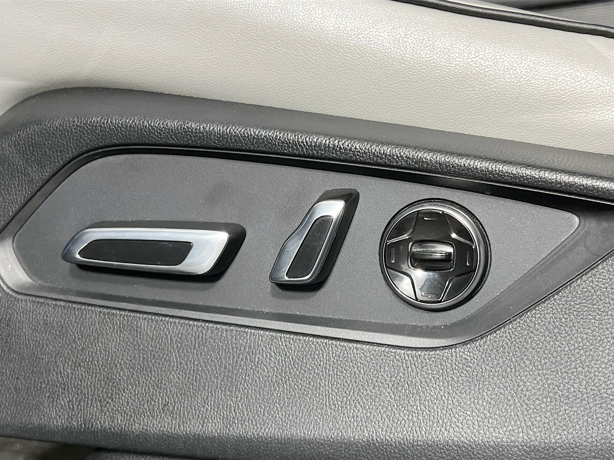 2022 Acura MDX Advance photo 3