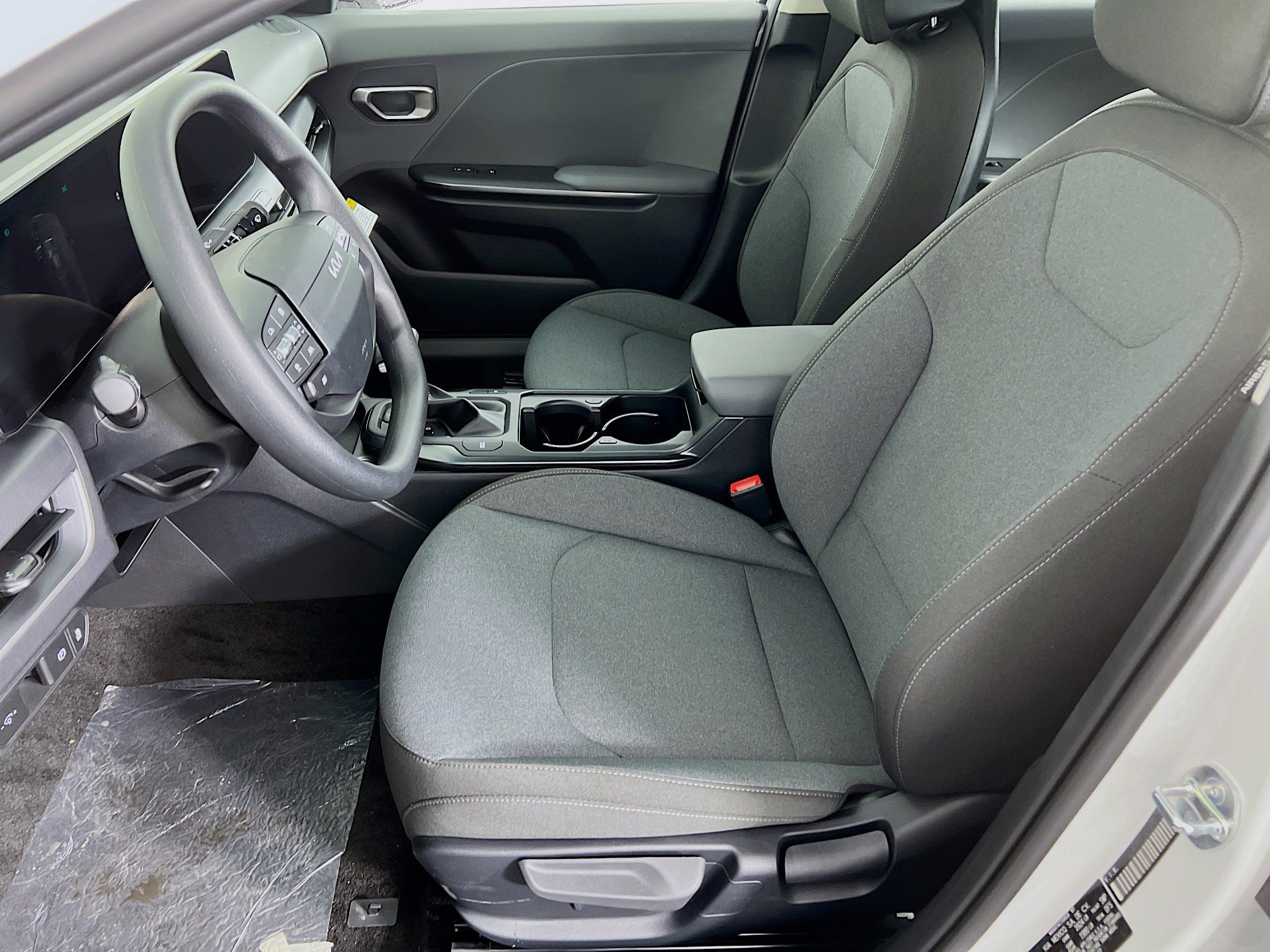 2025 Kia K4 LXS photo 2