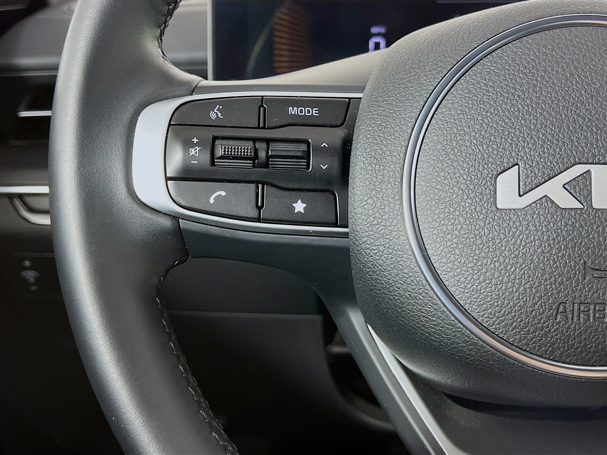 2025 Kia K5 GT-Line - Photo 17