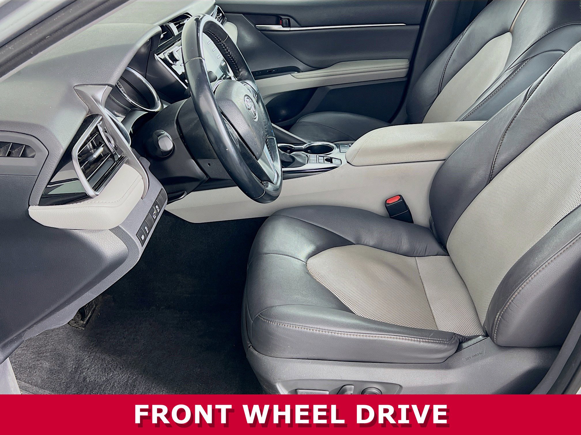 2020 Toyota Camry Hybrid XLE photo 3