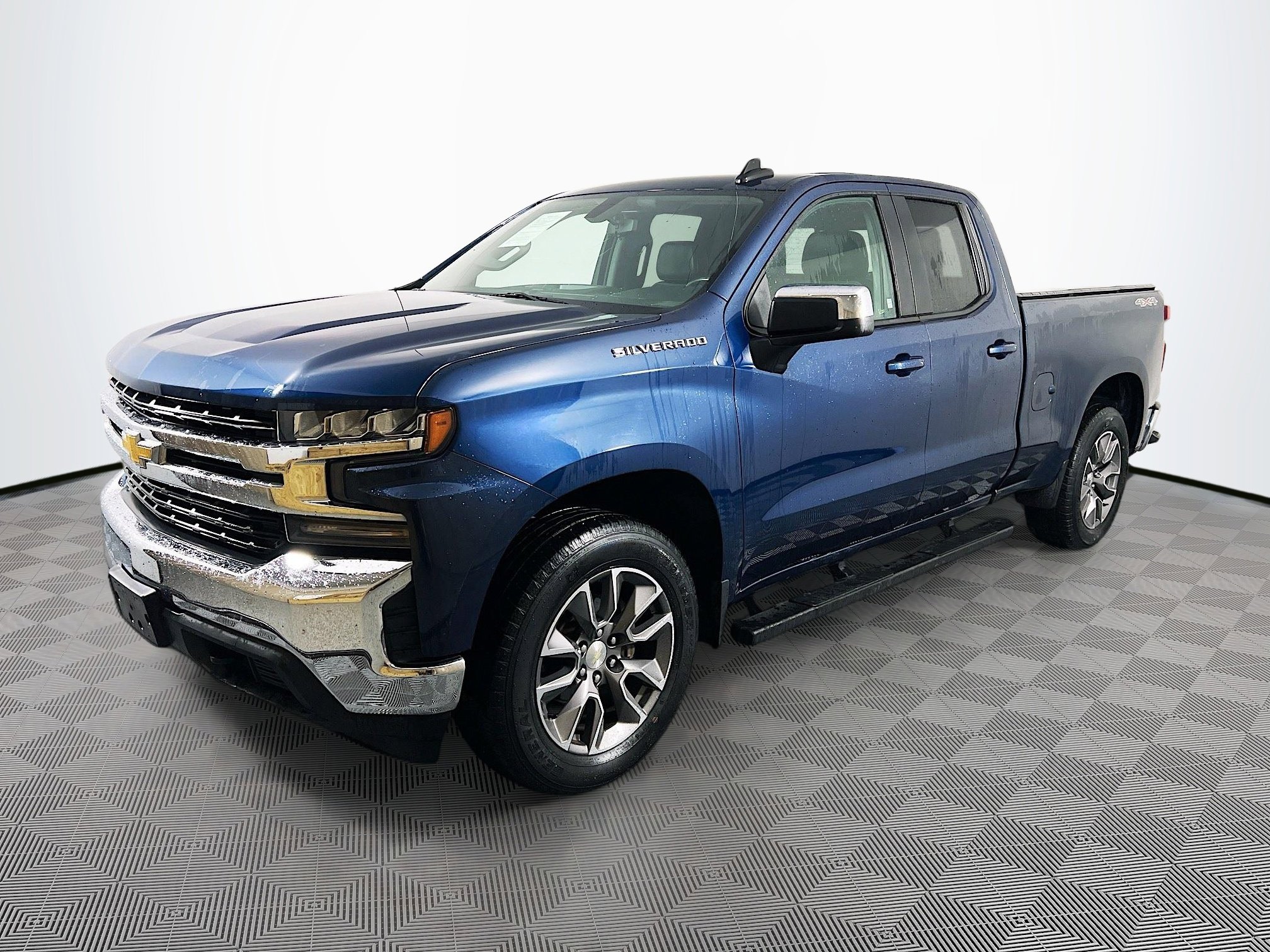 2019 Chevrolet Silverado 1500 LT photo 2