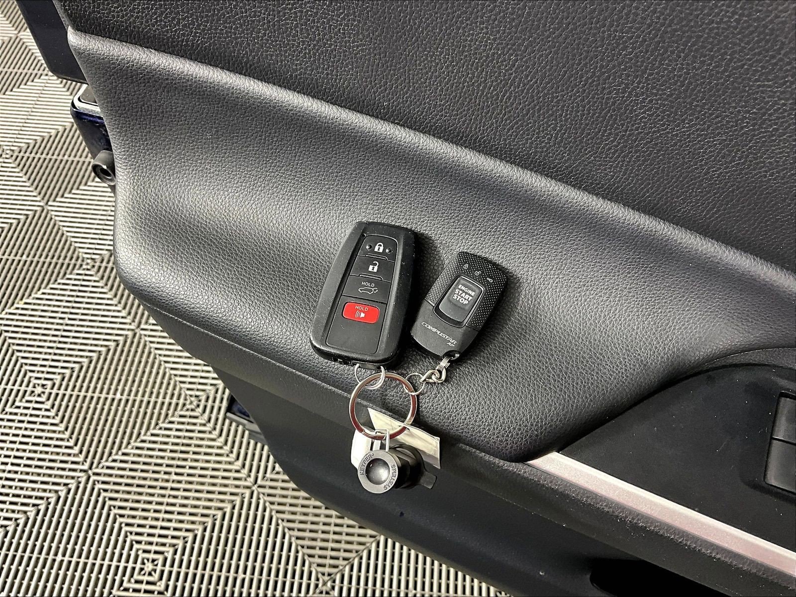 2022 Toyota RAV4 XLE - Photo 35