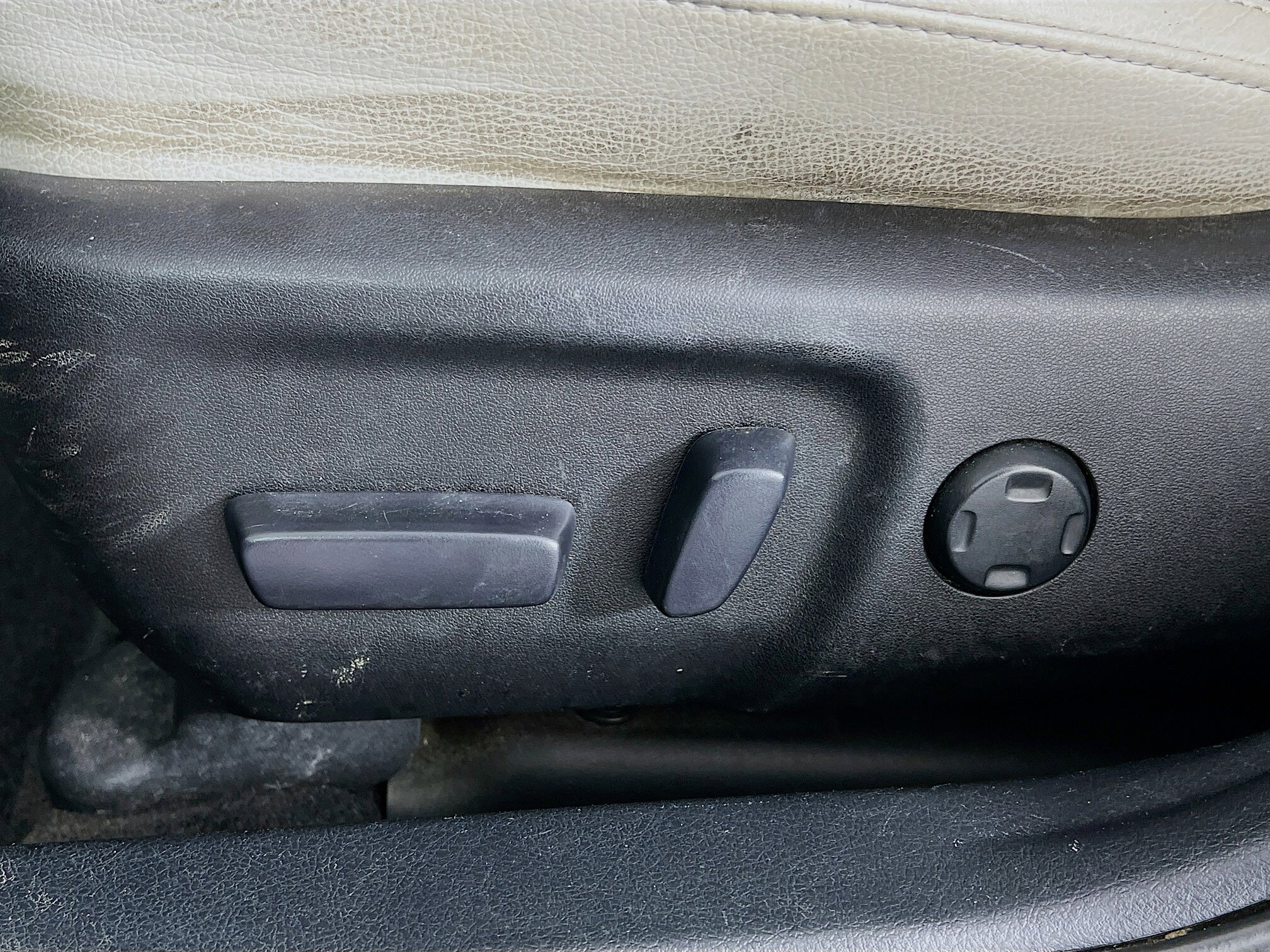 2014 Toyota Avalon XLE Touring photo 3