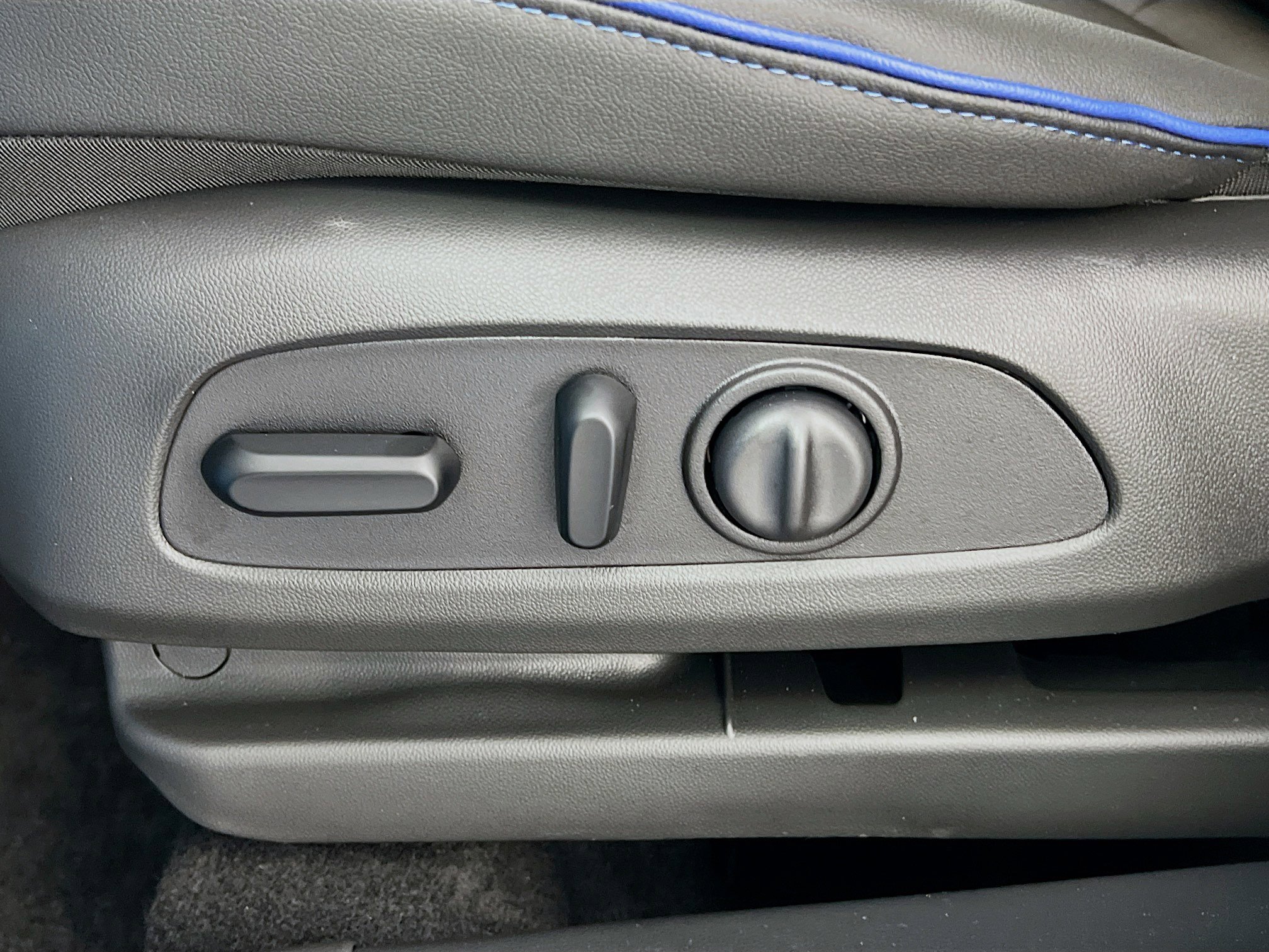 2025 Buick Encore GX Sport Touring photo 4