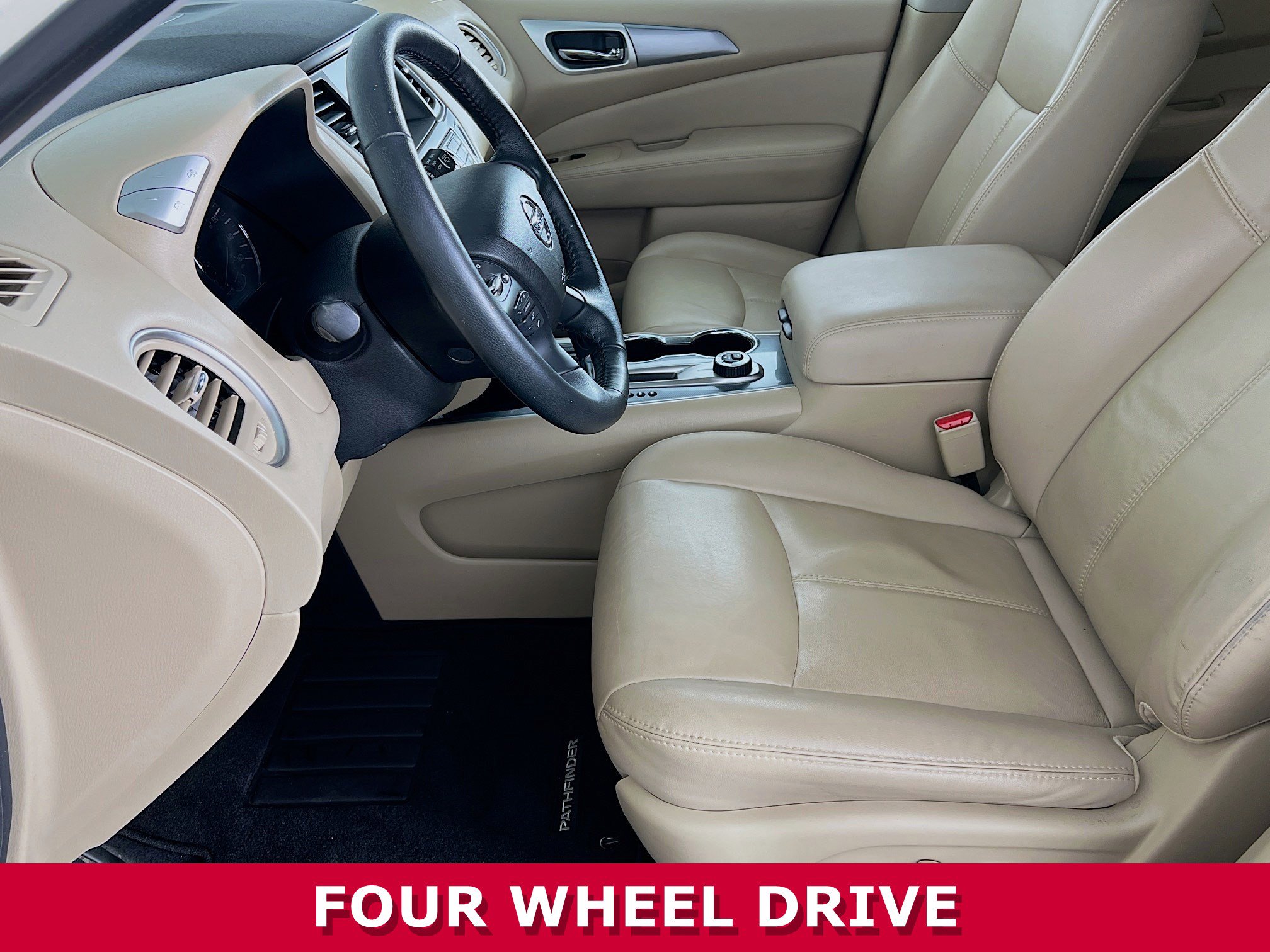 2020 Nissan Pathfinder SL photo 2