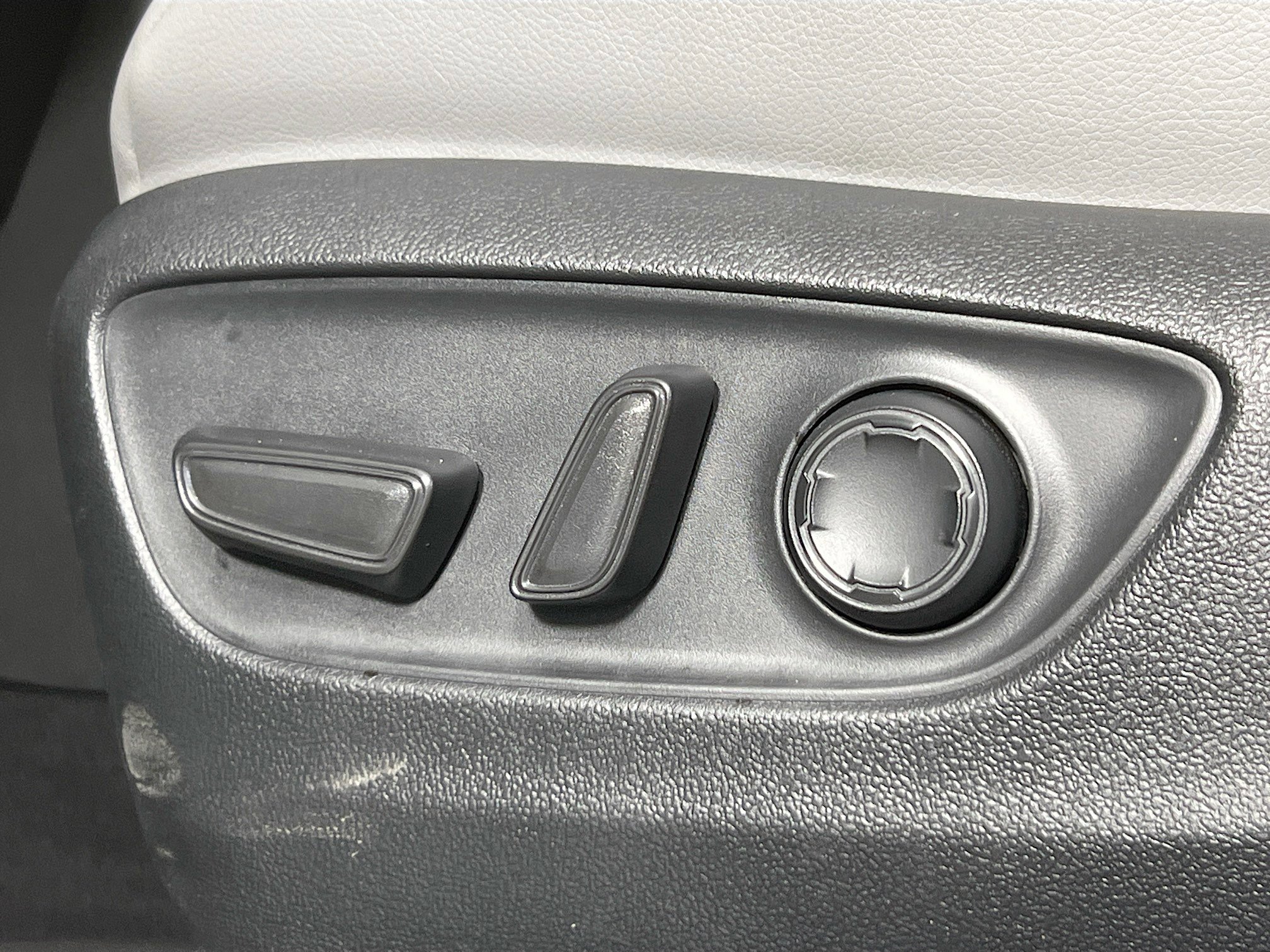 2025 Toyota Sienna XLE photo 4