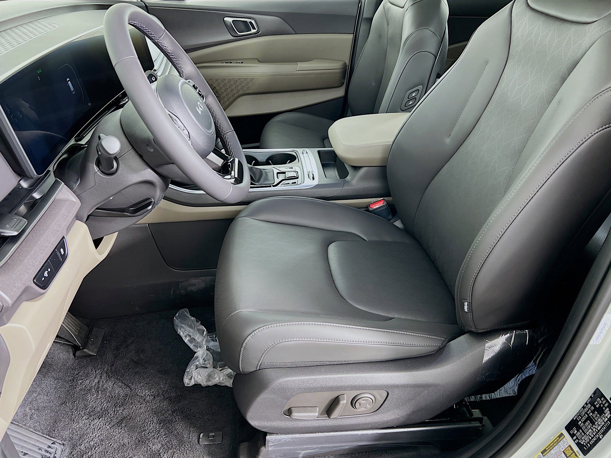 2025 Kia Carnival SX photo 3