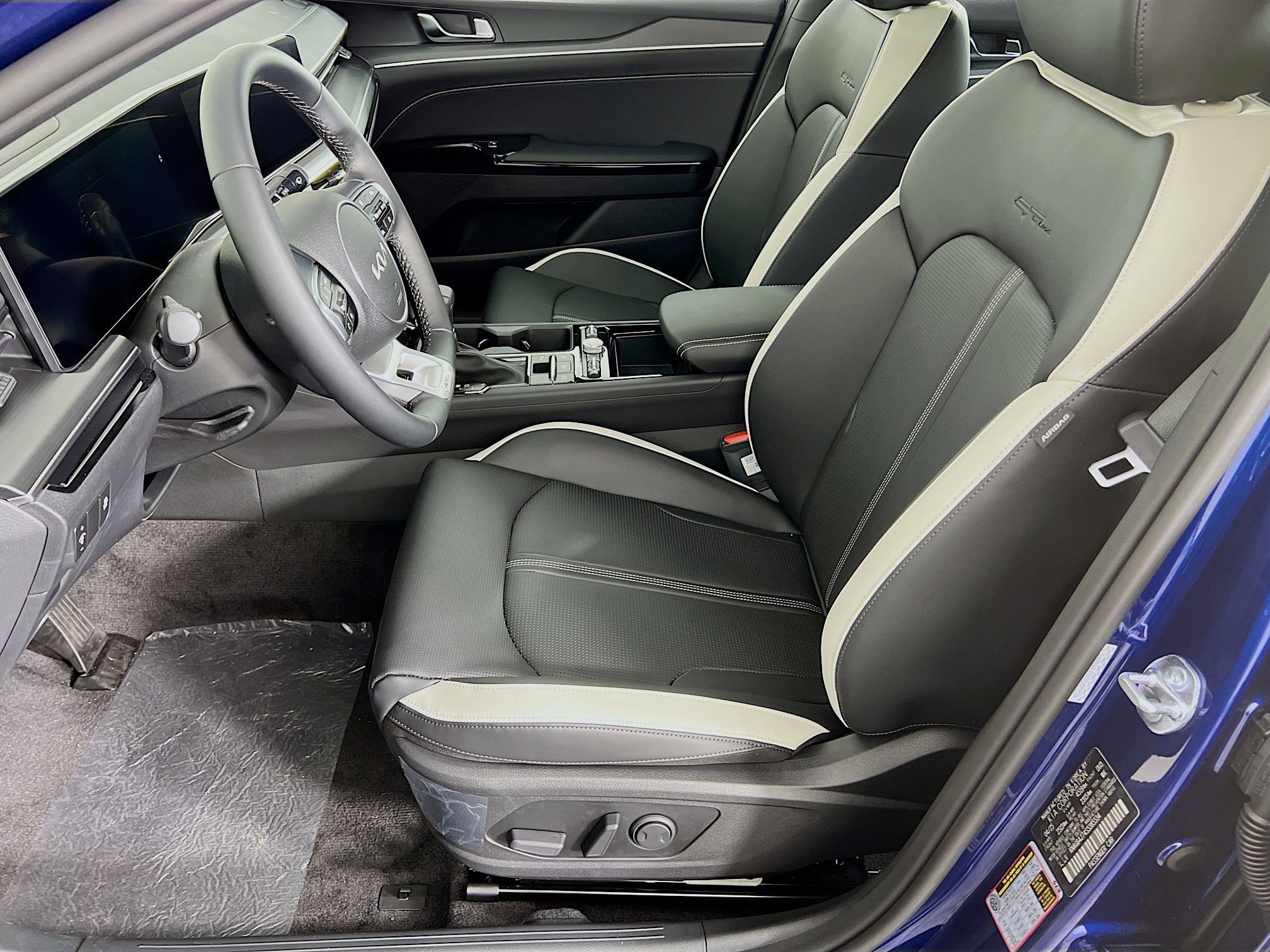 2025 Kia K5 GT-Line photo 3
