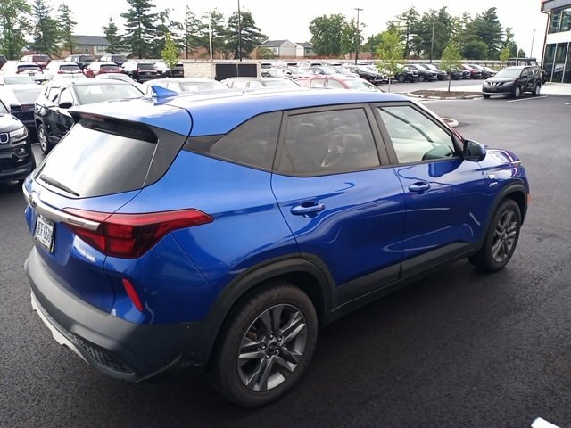 Used 2021 Kia Seltos LX with VIN KNDEPCAA0M7094663 for sale in Batavia, OH