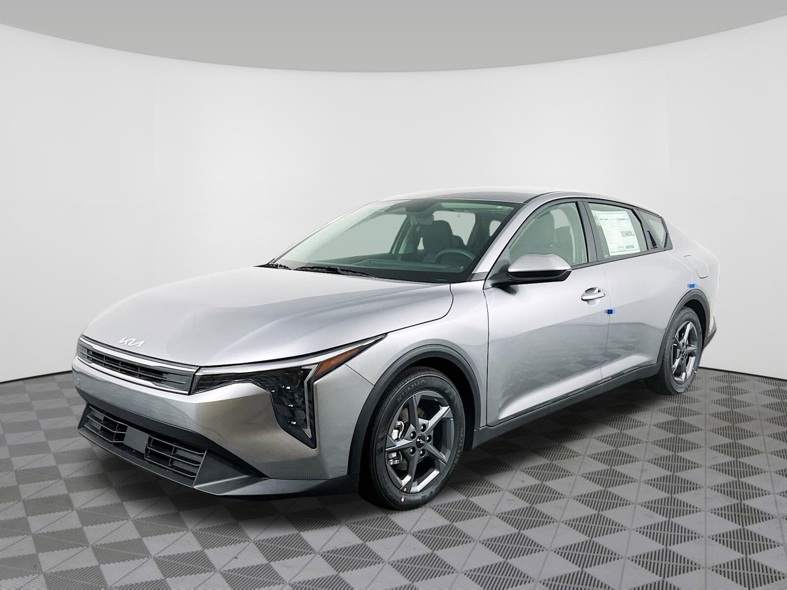 2025 Kia K4 LXS photo 2