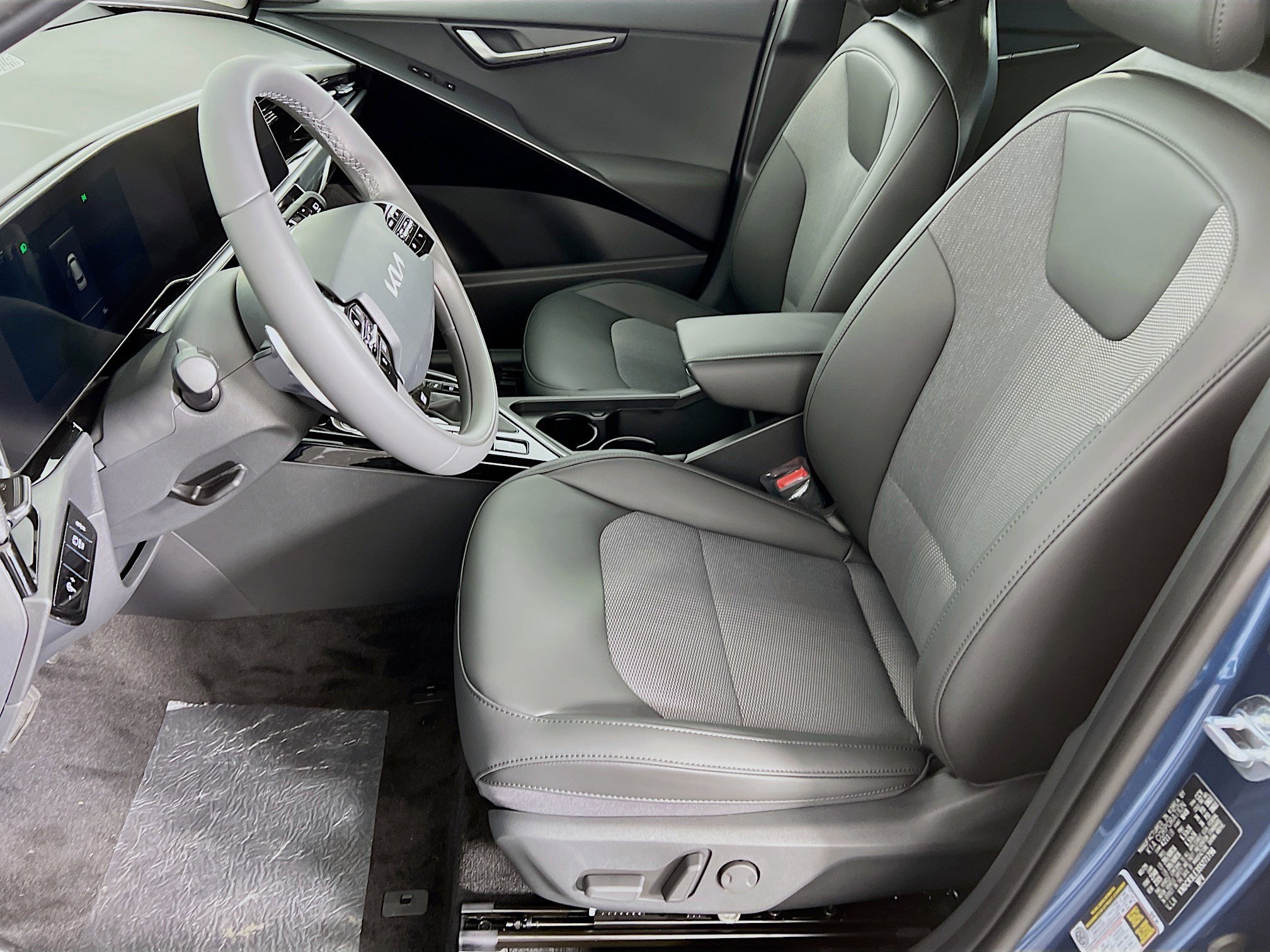 2025 Kia Niro EX photo 3