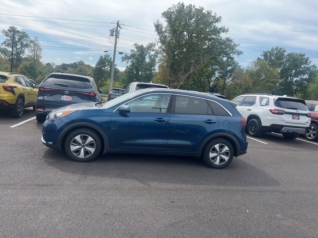 2017 Kia Niro LX photo 3