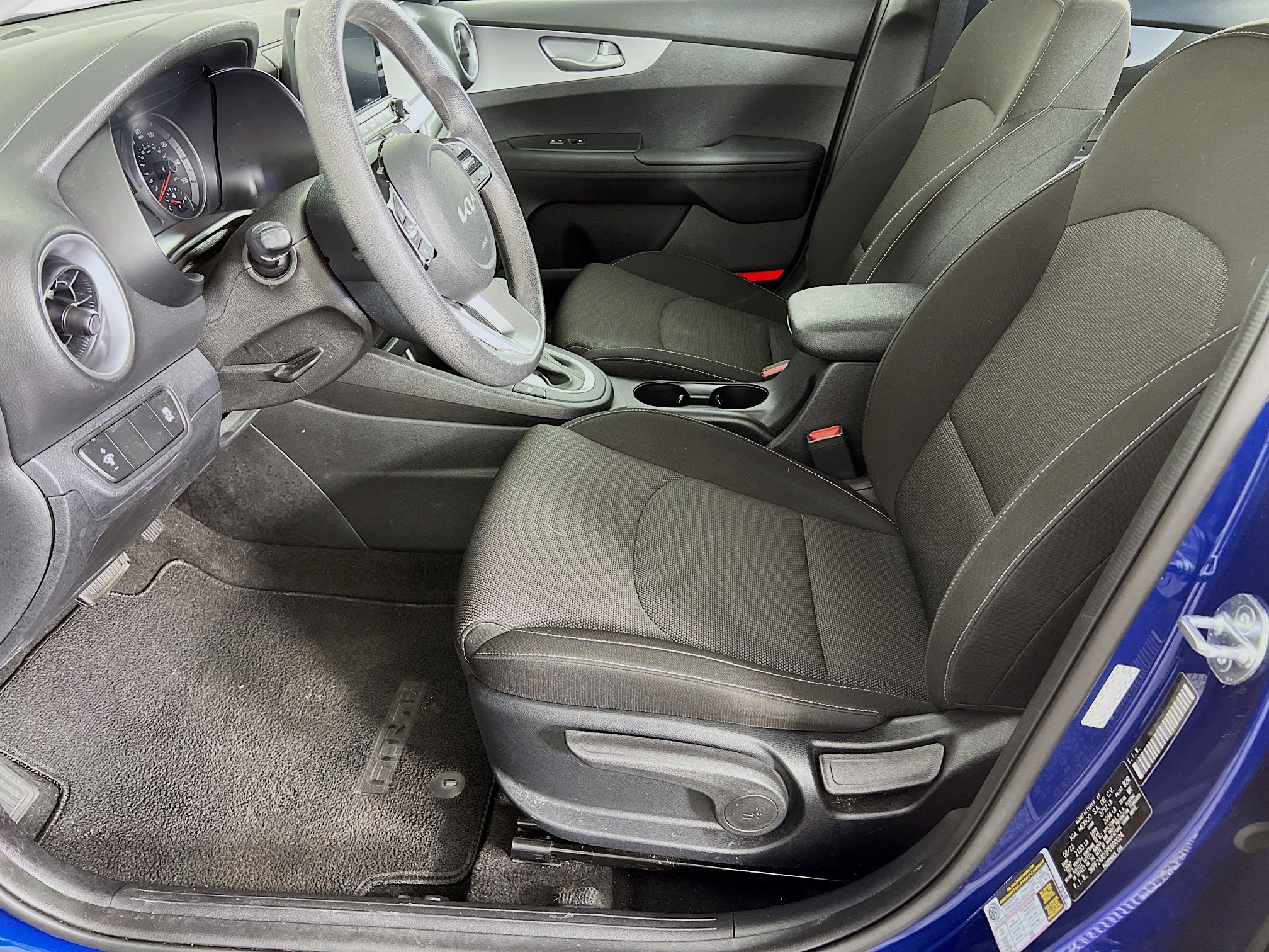 2023 Kia Forte LXS photo 2