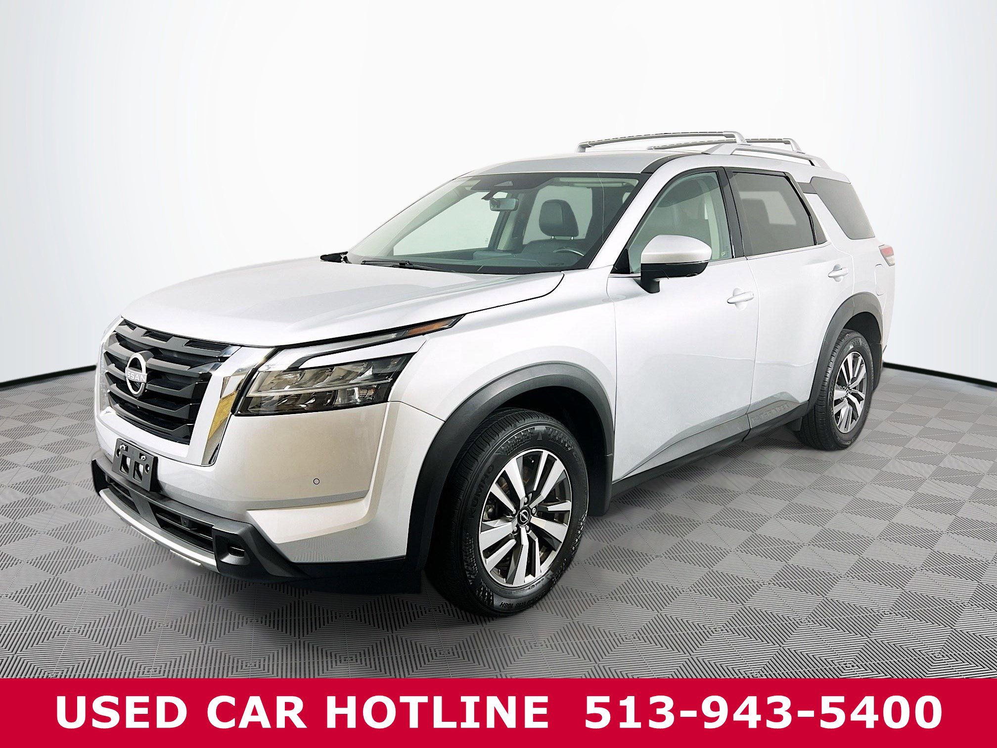 2024 Nissan Pathfinder SL photo 2