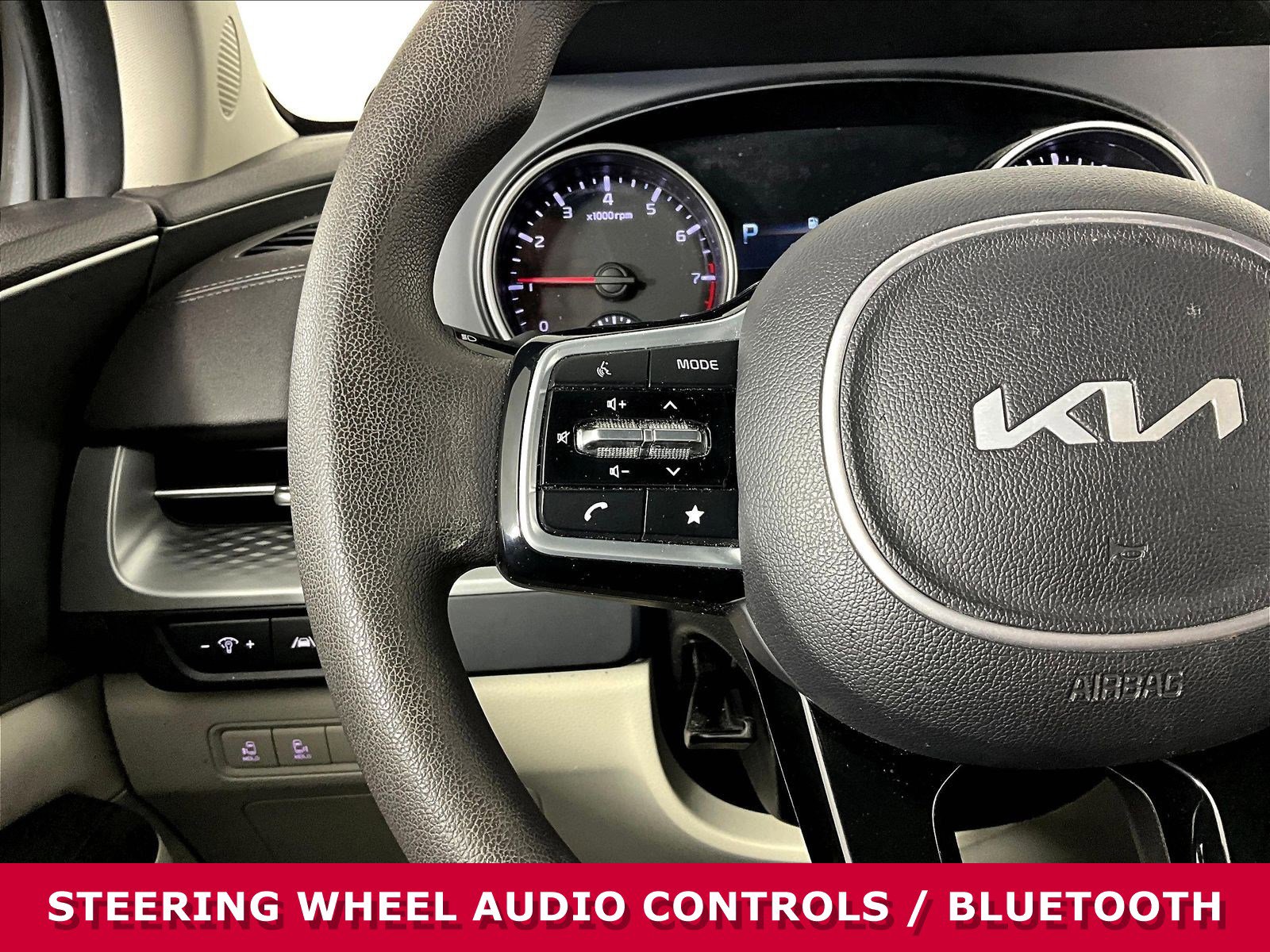 2022 Kia Carnival LX - Photo 11