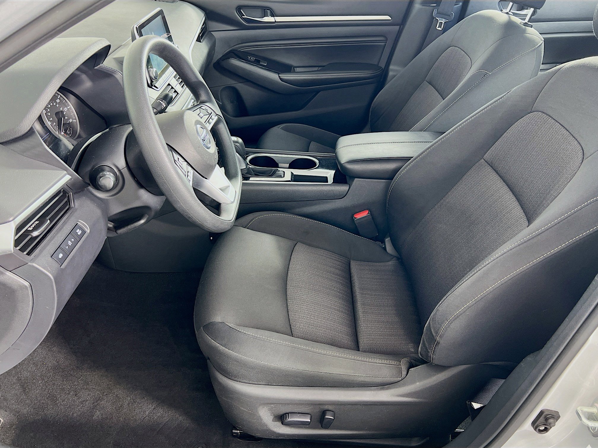2021 Nissan Altima 2.5 SV photo 2