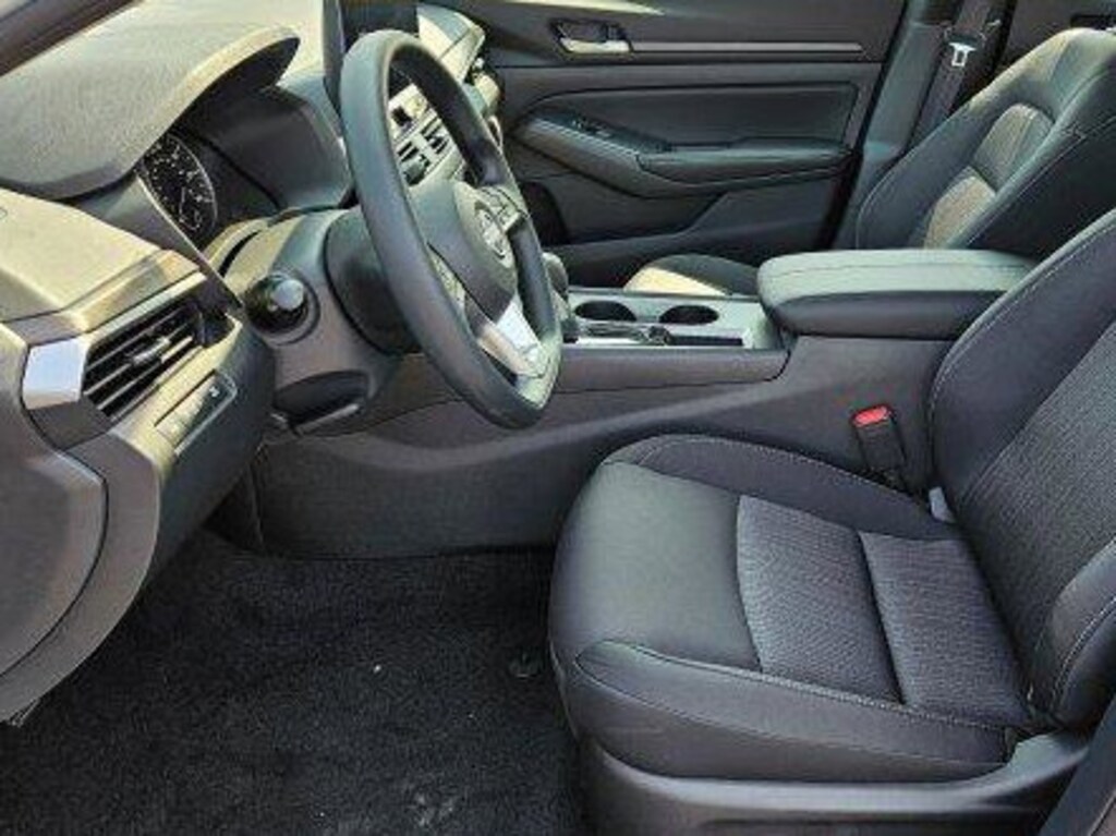 New 2025 Nissan Altima SV Sedan