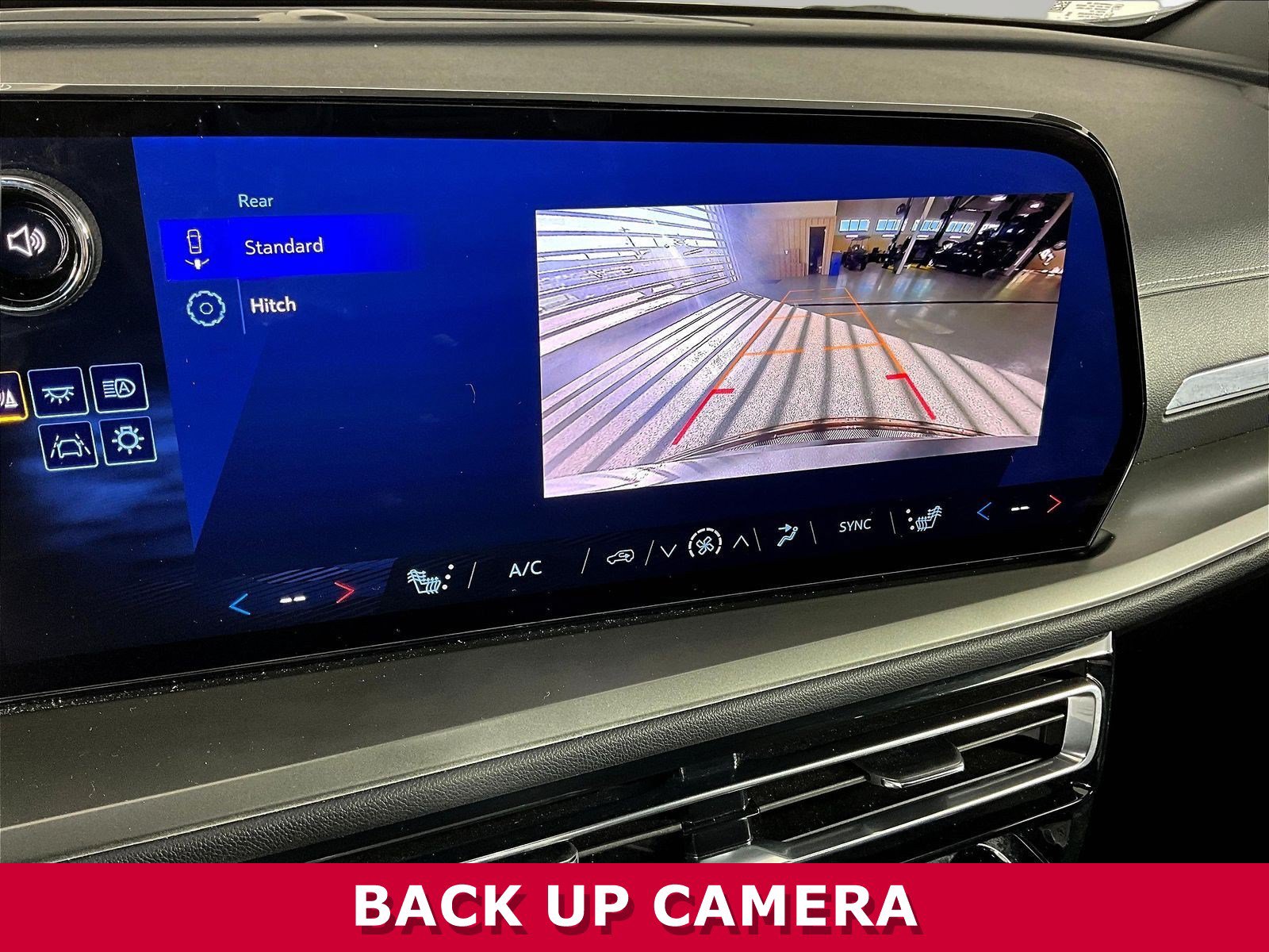 2025 Chevrolet Traverse LT - Photo 16
