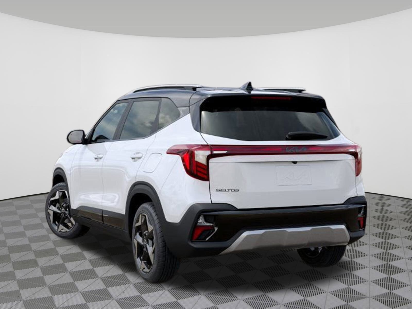 2025 Kia Seltos S photo 4