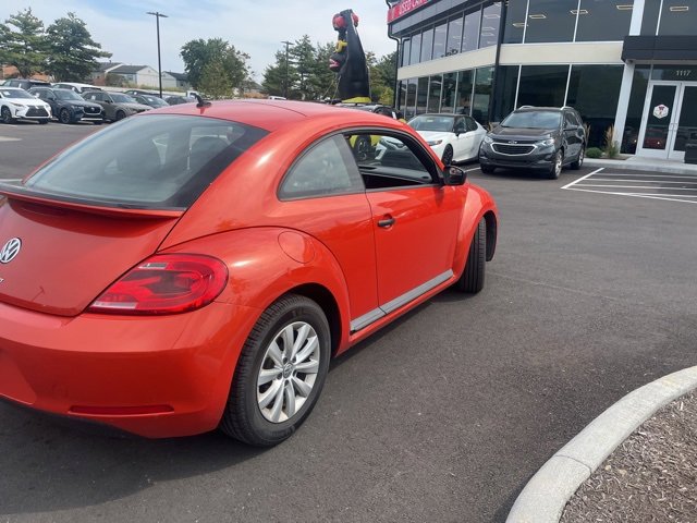 2016 Volkswagen Beetle 1.8T S photo 2