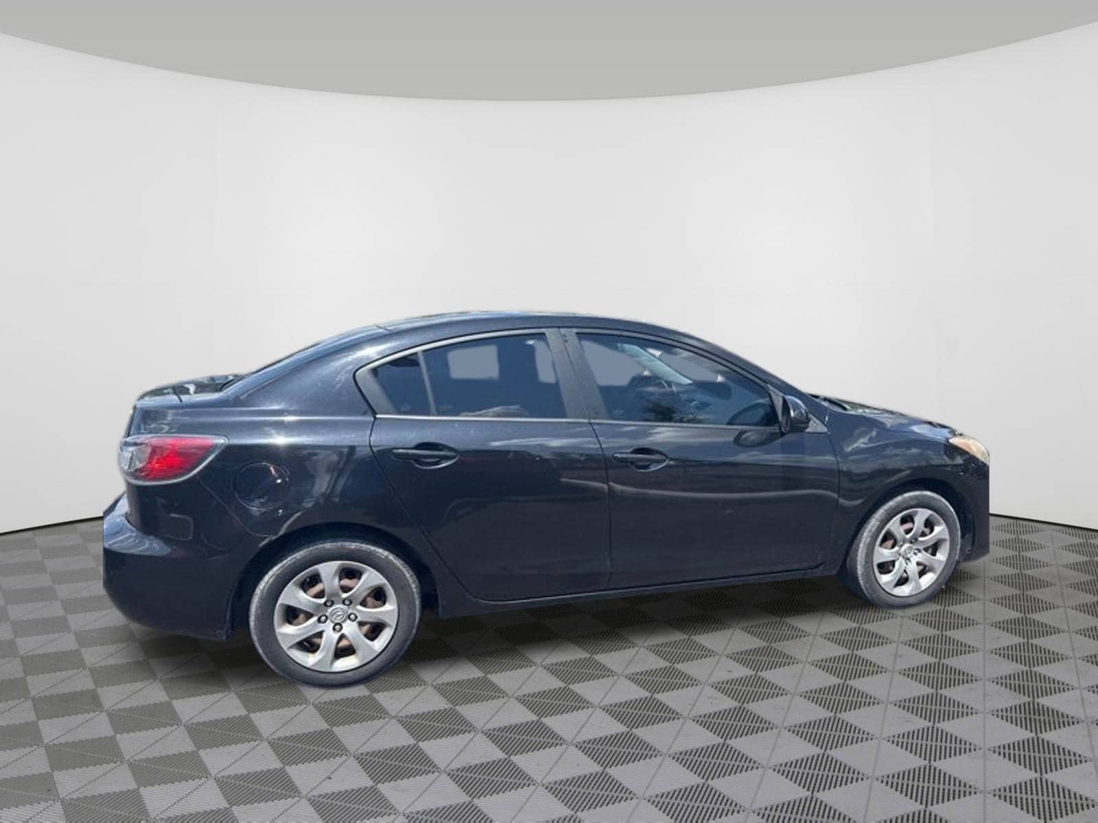 Used 2013 Mazda MAZDA3 i SV with VIN JM1BL1TG6D1851511 for sale in Batavia, OH