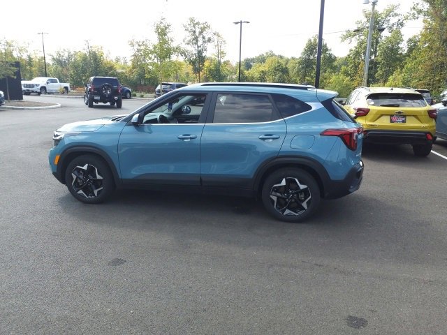 2024 Kia Seltos EX photo 2