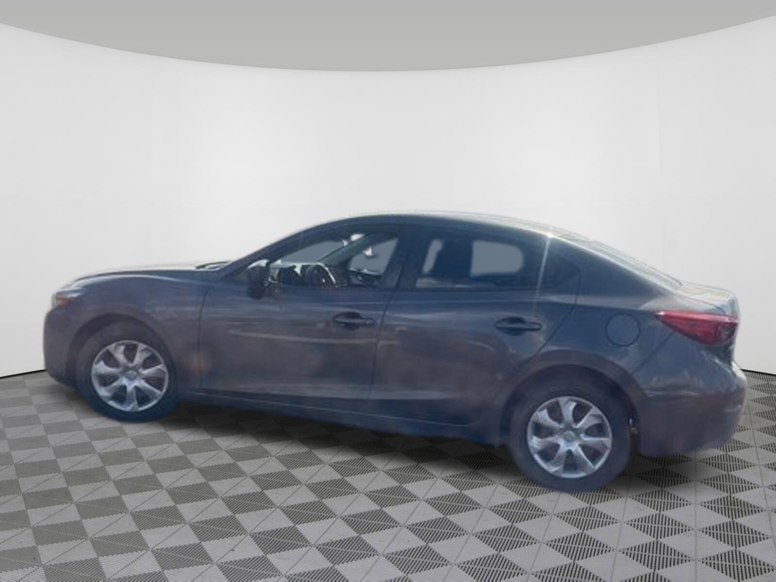 2017 Mazda Mazda3 Sport Sedan photo 3