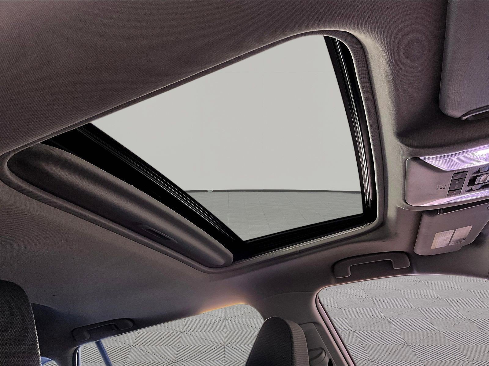 2022 Toyota RAV4 XLE - Photo 27