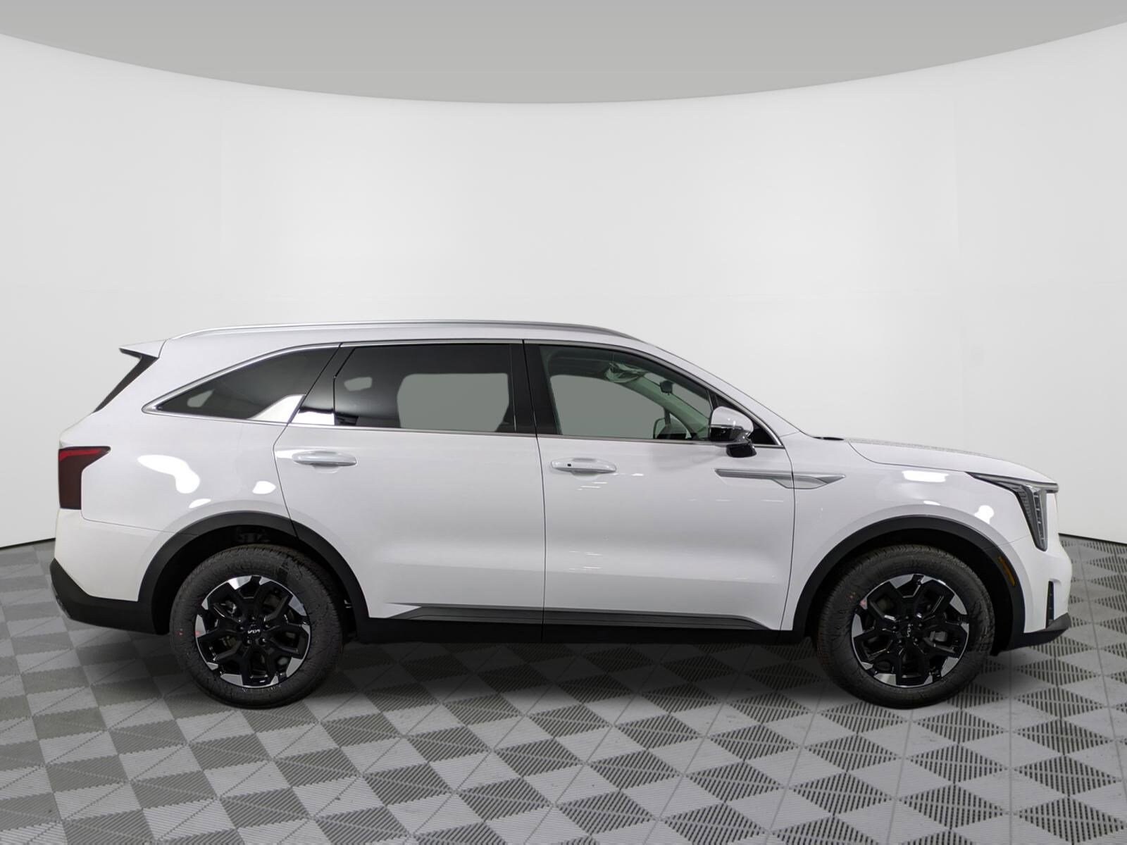 2025 Kia Sorento S photo 2