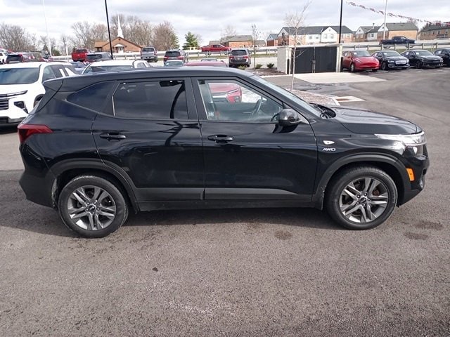 Used 2021 Kia Seltos LX with VIN KNDEPCAA0M7213683 for sale in Batavia, OH
