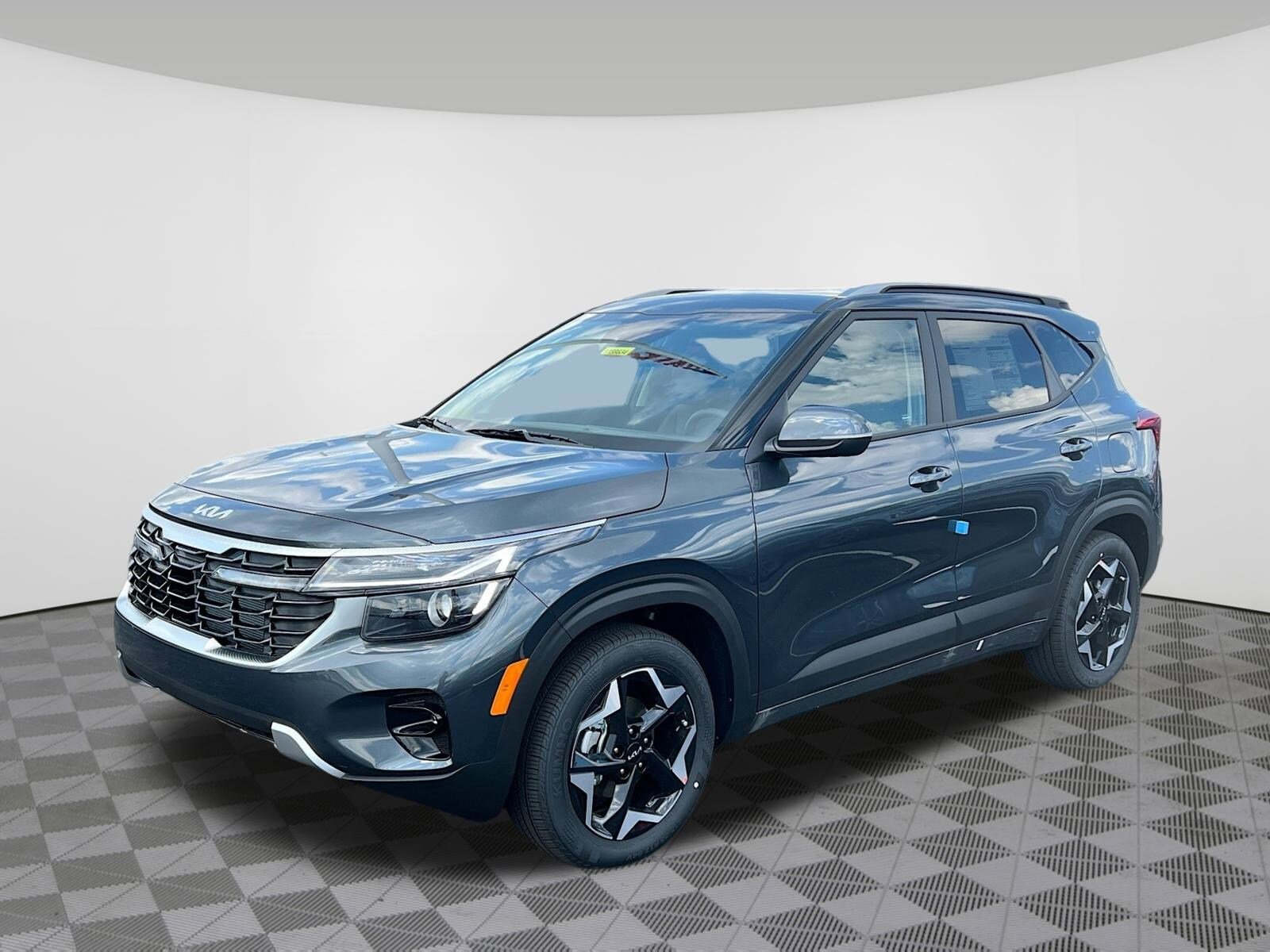 2026 Kia Seltos S photo 2