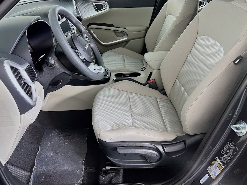 New 2025 Kia Soul LX Hatchback