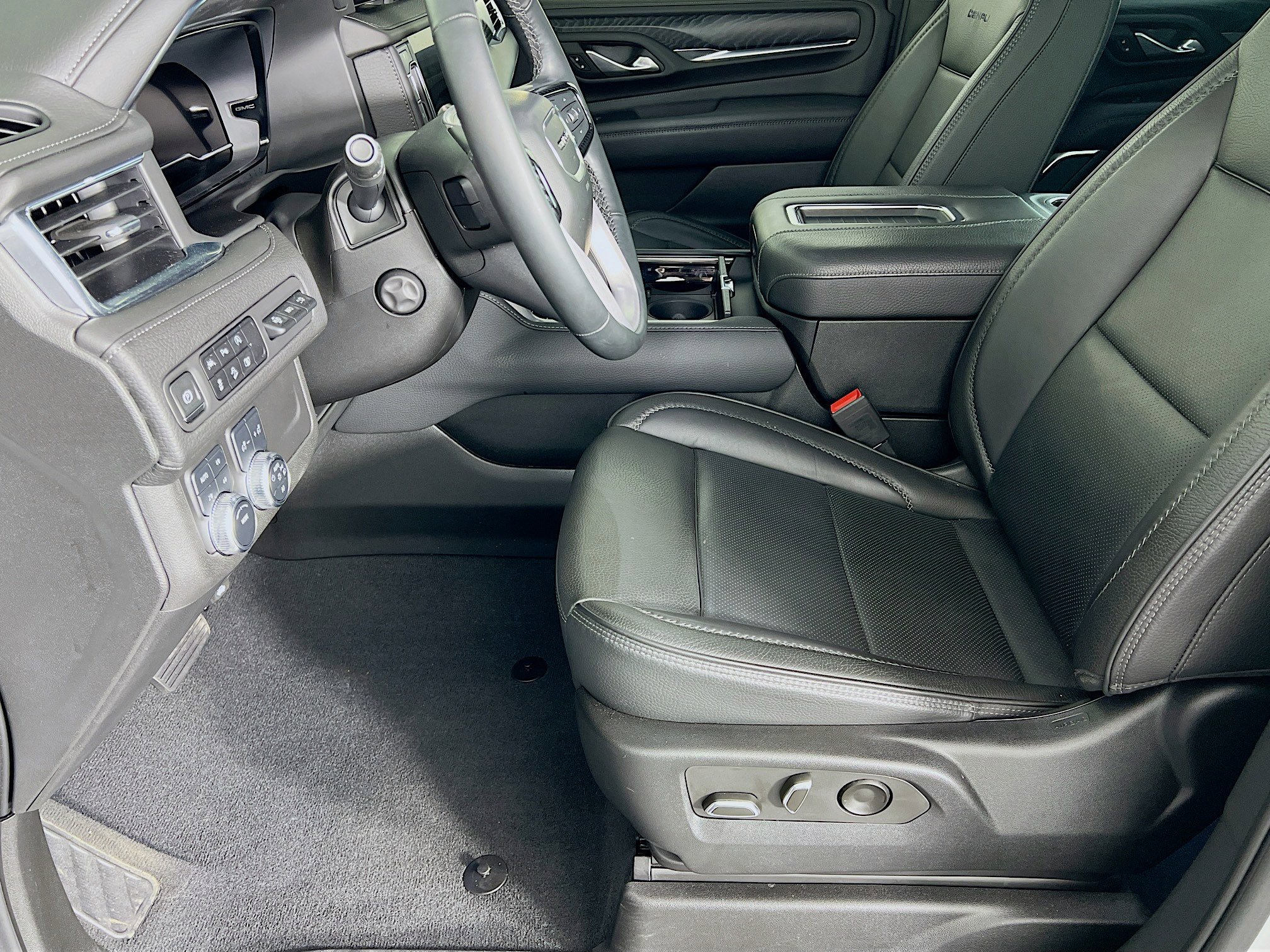 2023 Gmc Yukon Denali photo 3