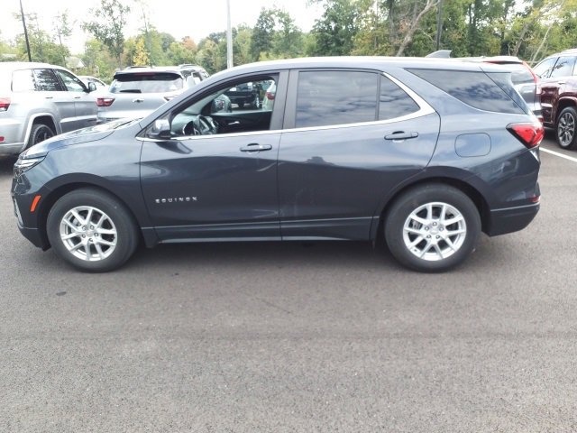 2022 Chevrolet Equinox LT photo 2
