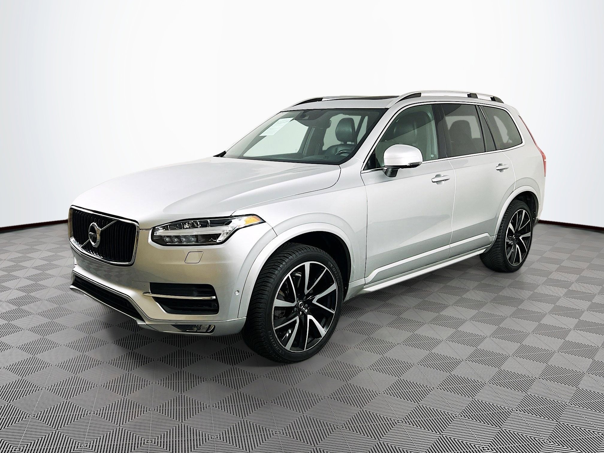 2018 Volvo XC90 Momentum photo 2