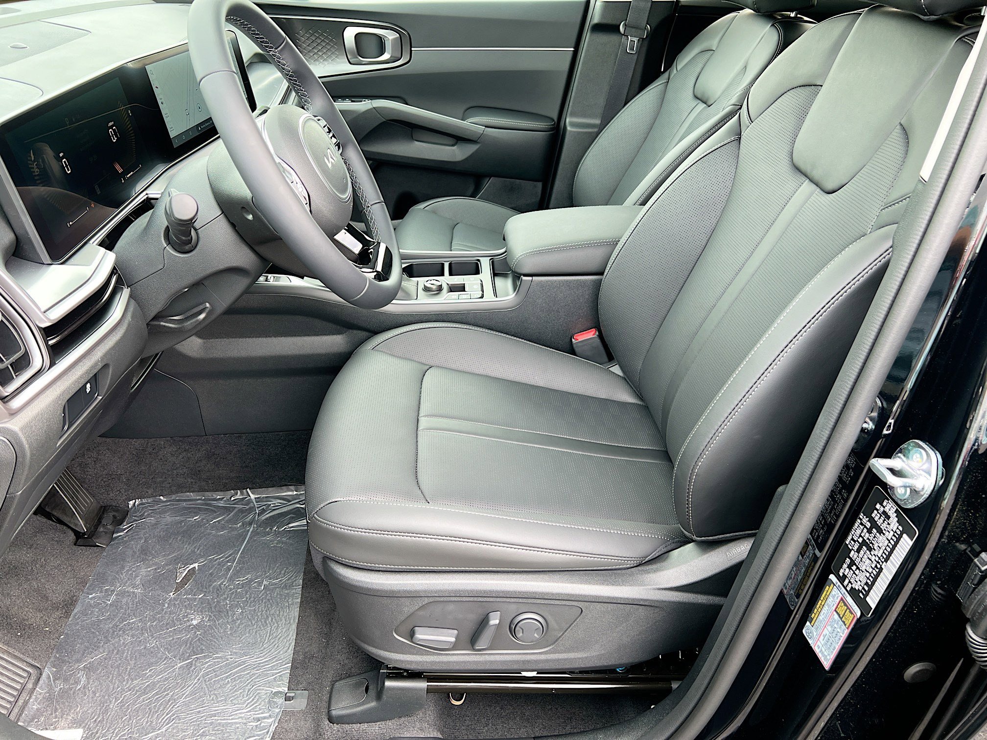 2025 Kia Sorento S photo 3