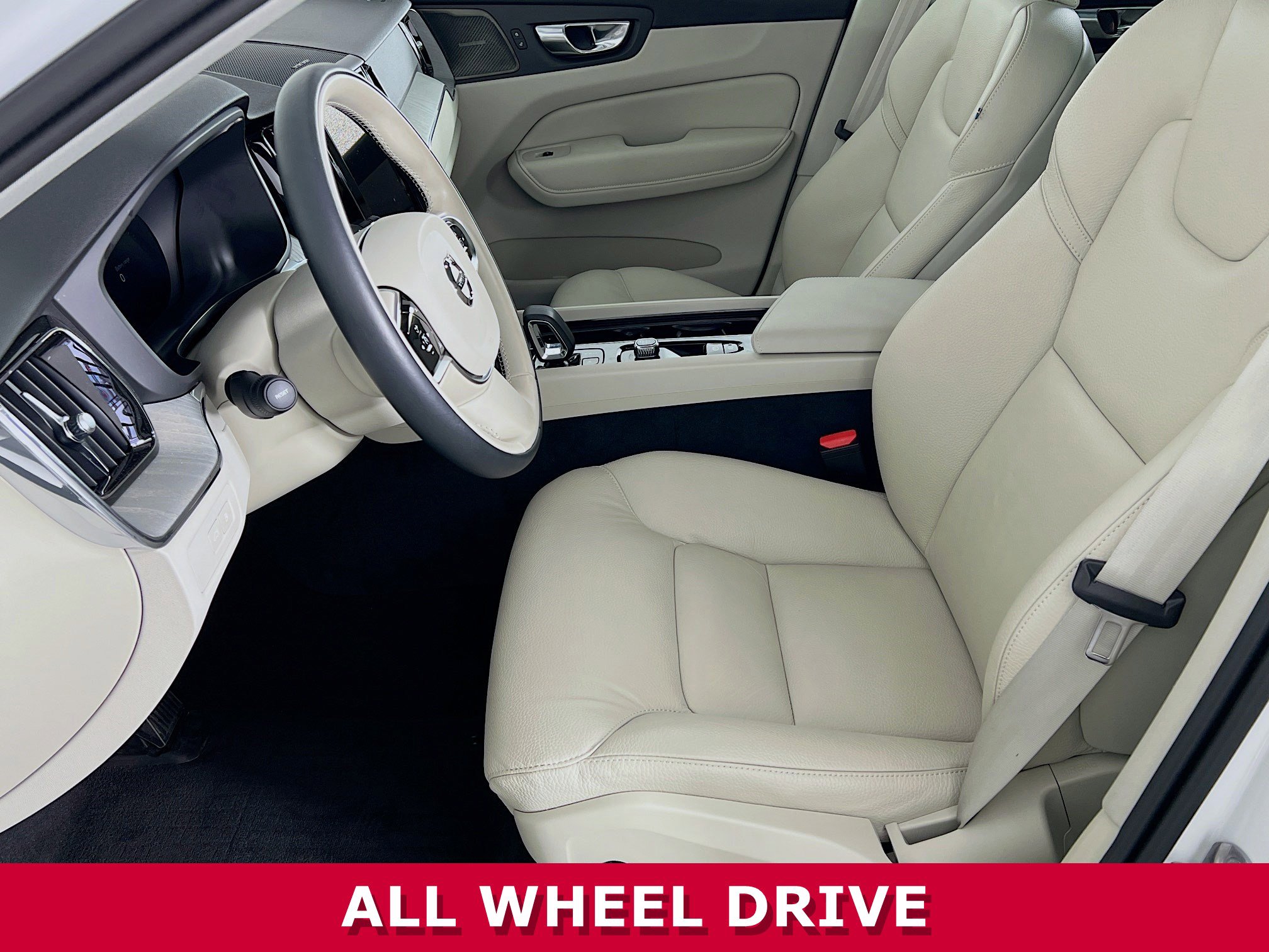 2025 Volvo XC60 Hybrid T8 Plus photo 3