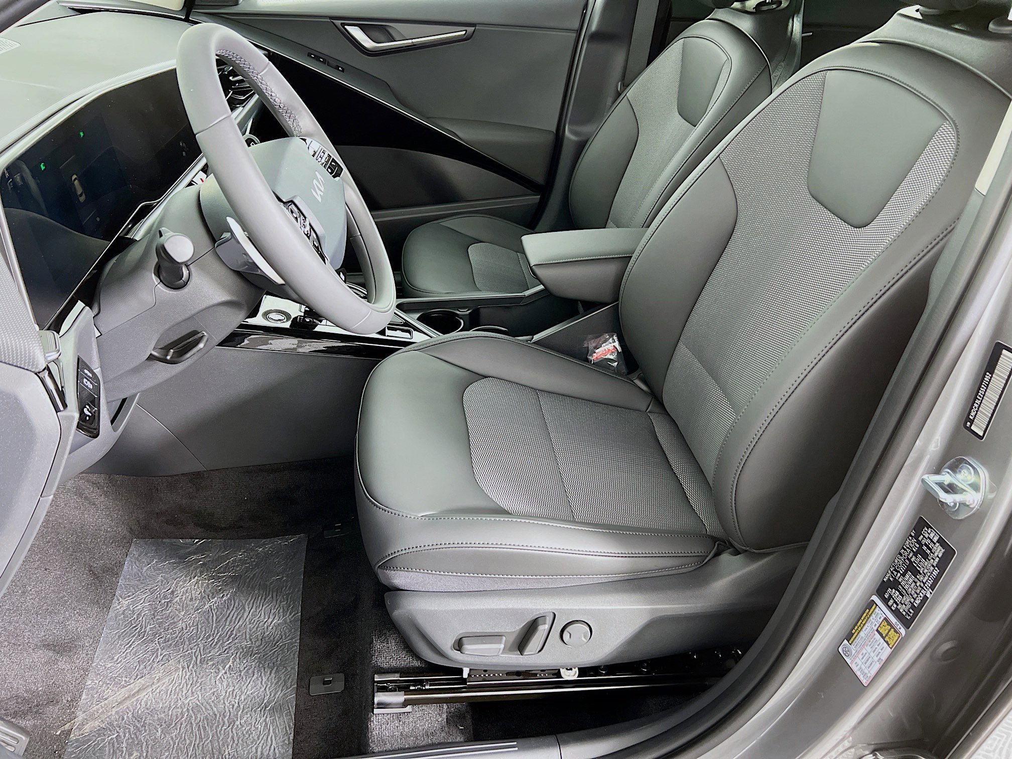 2025 Kia Niro EX photo 3