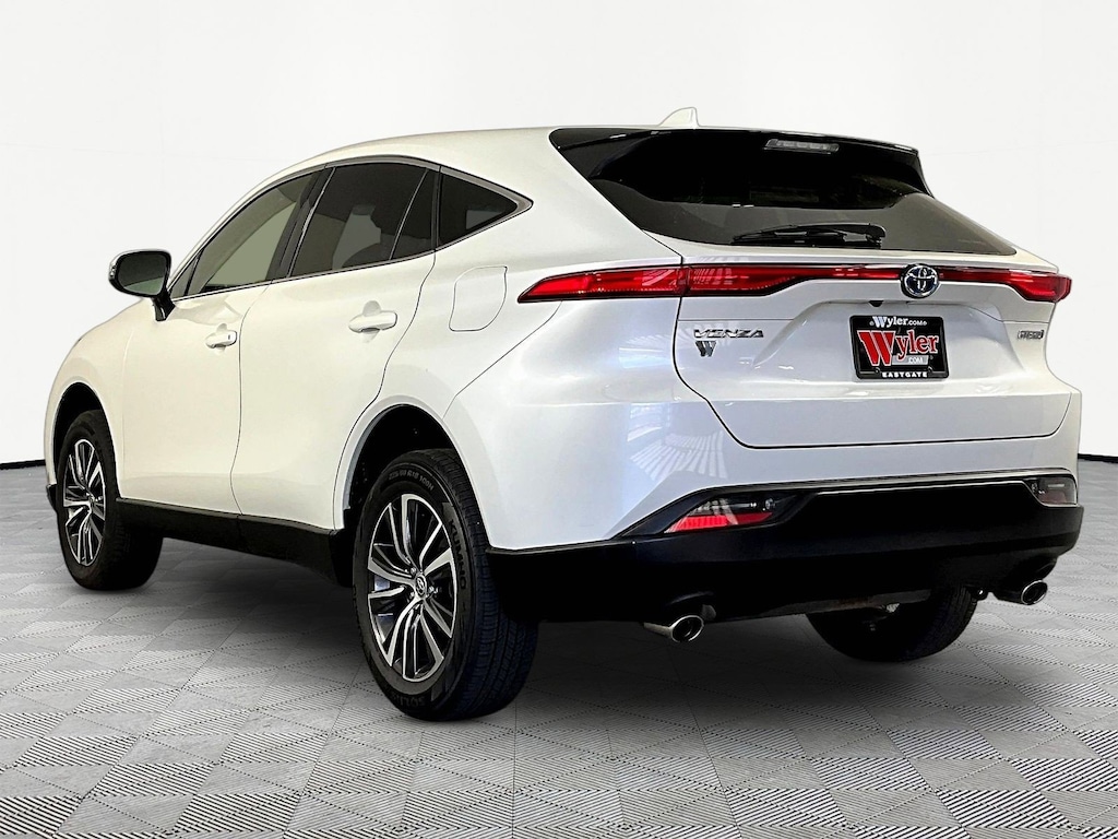 Used 2022 Toyota Venza LE SUV