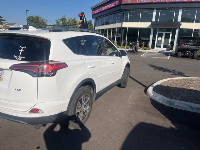 2018 Toyota RAV4 XLE photo 2