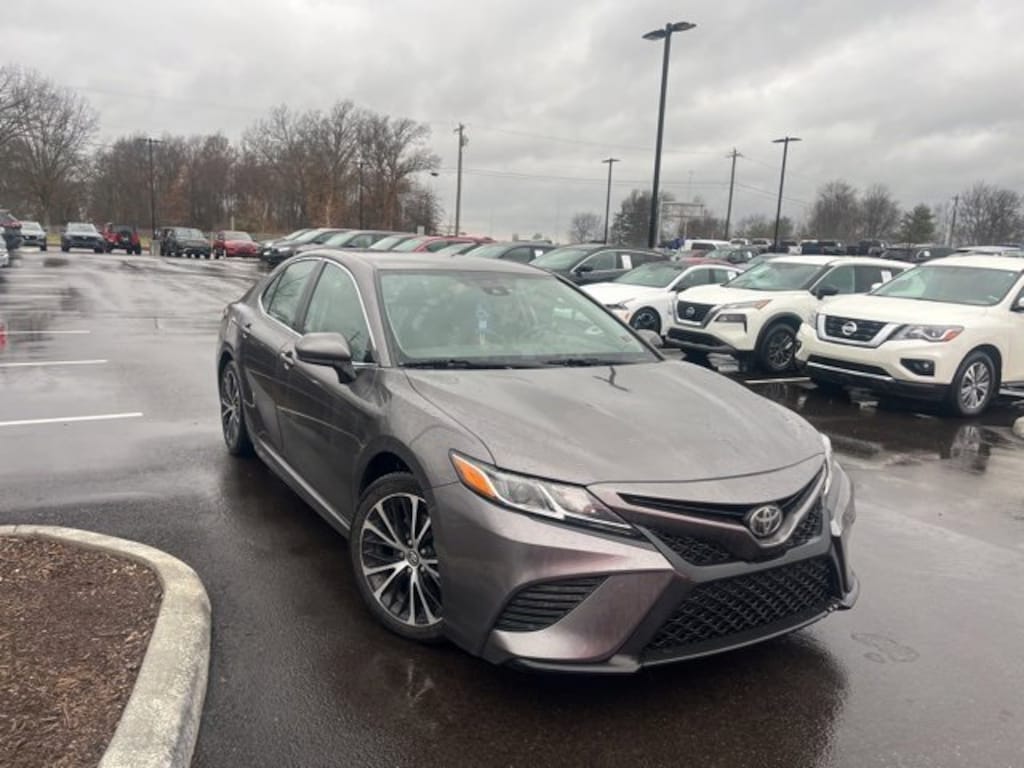 Used 2019 Toyota Camry SE Sedan