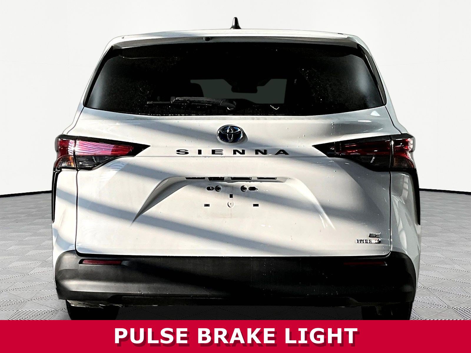 2022 Toyota Sienna LE - Photo 7