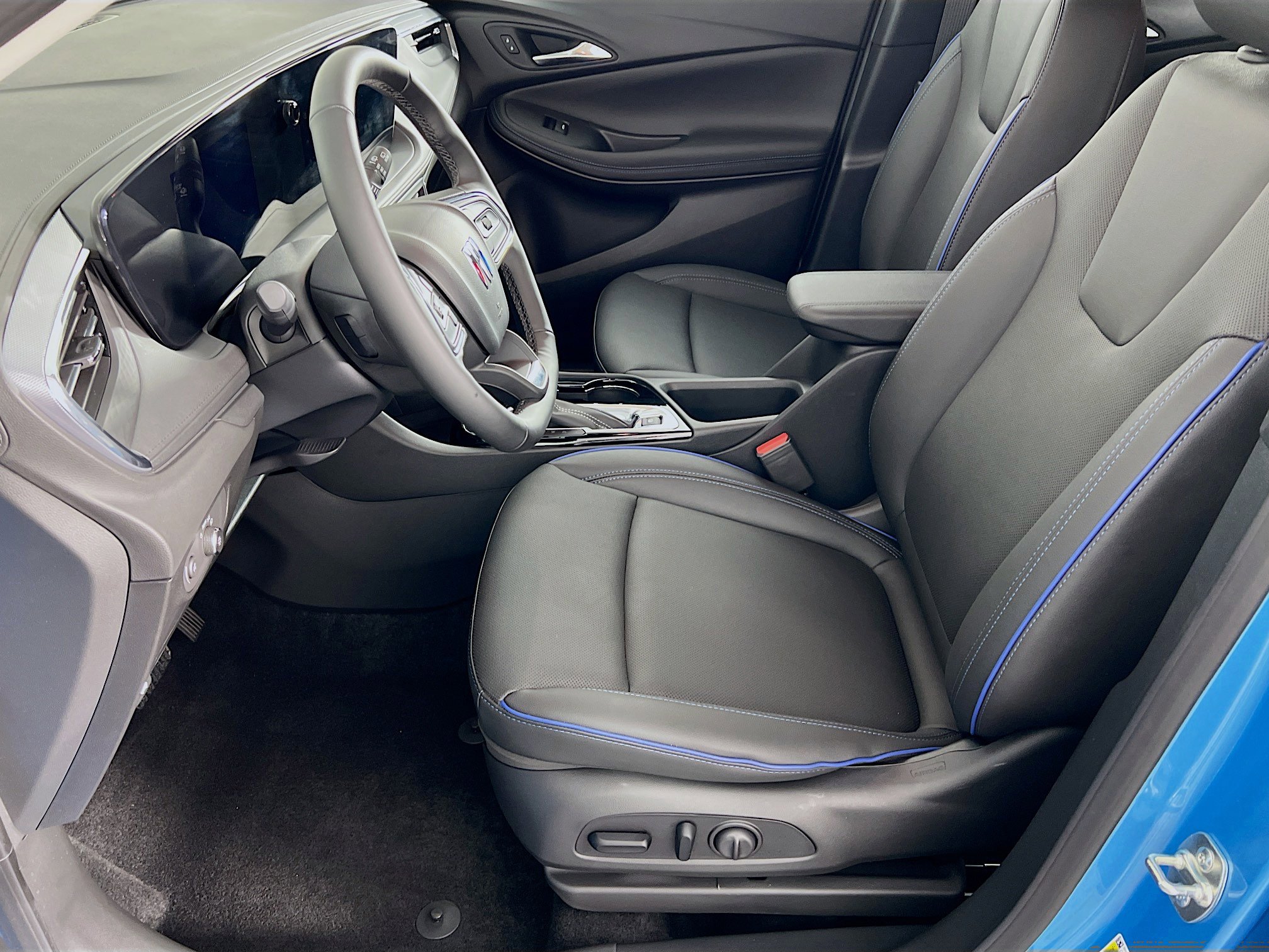 2025 Buick Encore GX Sport Touring photo 3