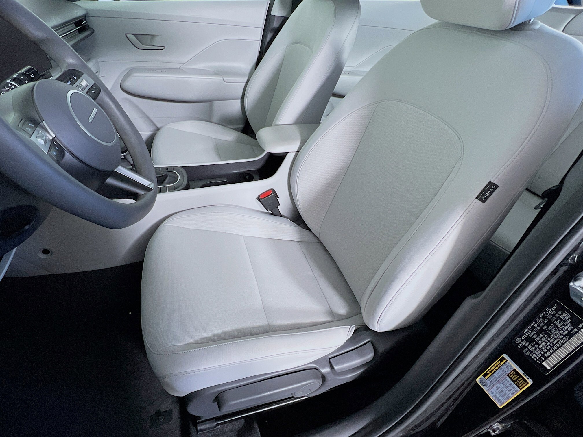 2024 Hyundai Kona SE photo 3